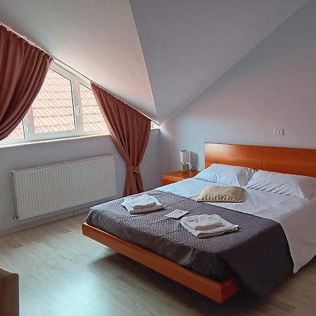 Hotel Vila Veneto Тимишоара Екстериор снимка
