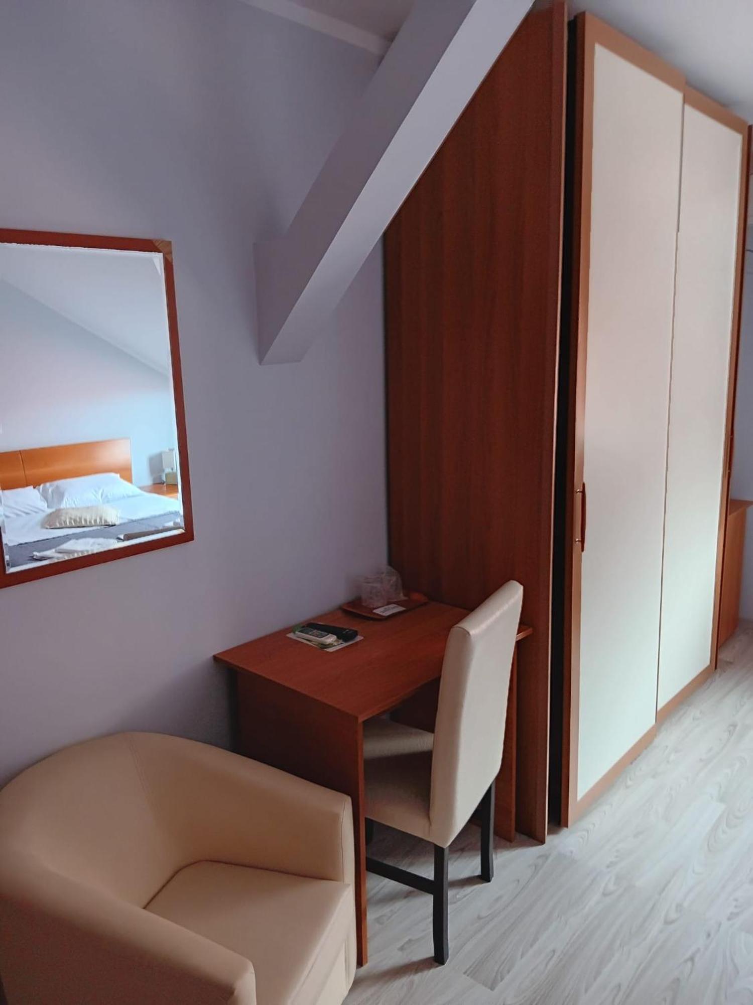 Hotel Vila Veneto Тимишоара Екстериор снимка