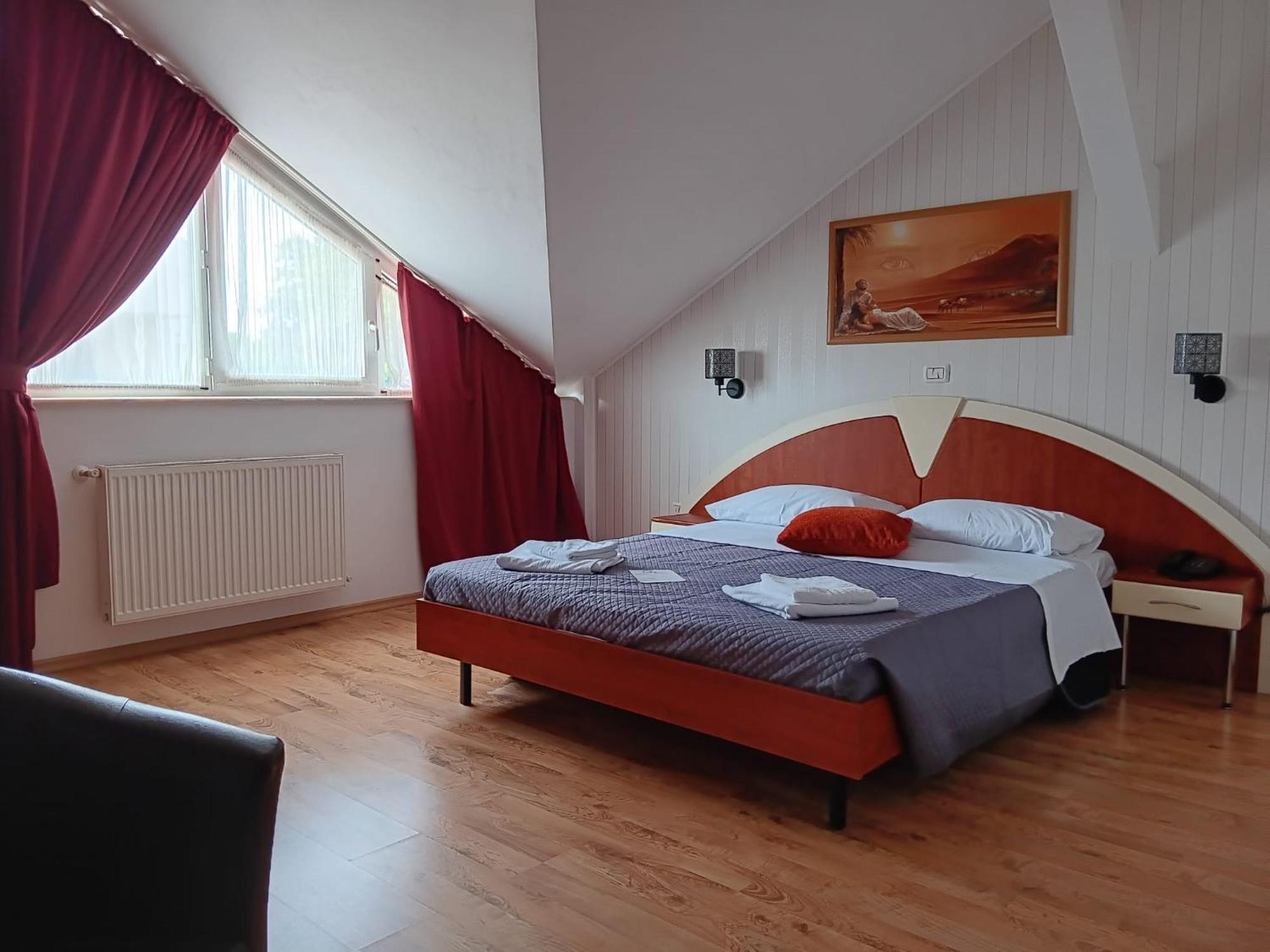 Hotel Vila Veneto Тимишоара Екстериор снимка