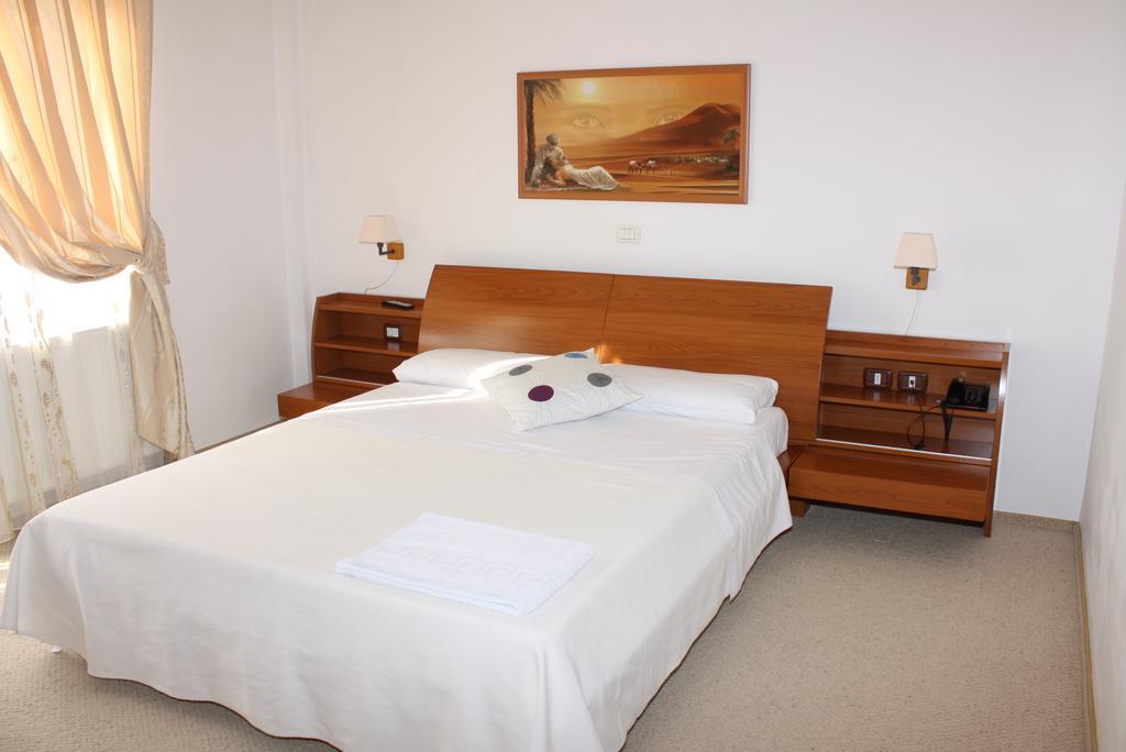 Hotel Vila Veneto Тимишоара Екстериор снимка